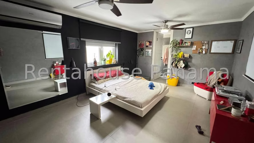 Vendo Casa Remodelada en Obarrio 26-3561GG