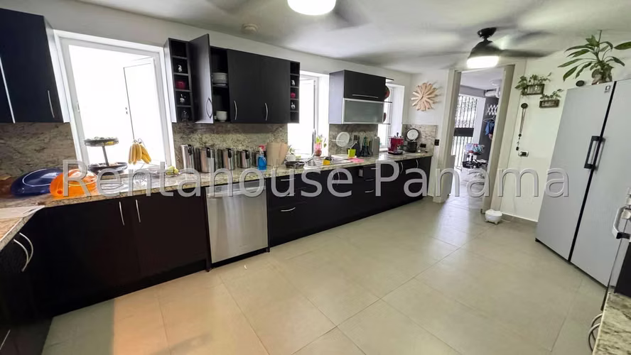 Vendo Casa Remodelada en Obarrio 26-3561GG