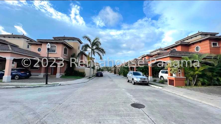 Vendo Casa a Estrenar Modelo Miranda en PH El Doral, Costa Sur 24-2108GG