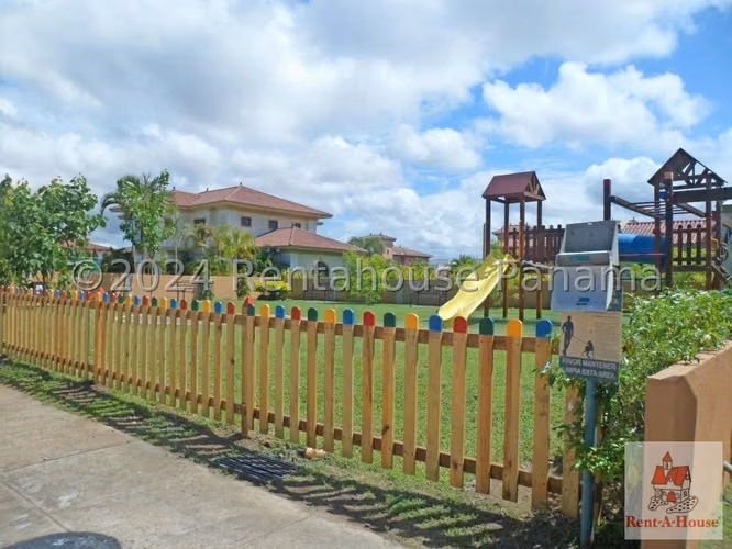 Vendo Casa a Estrenar Modelo Miranda en PH El Doral, Costa Sur 24-2108GG