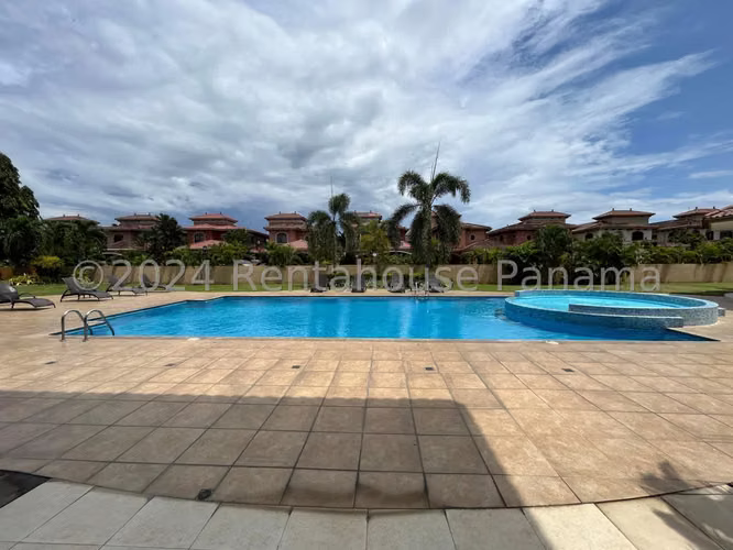 Vendo Casa a Estrenar Modelo Miranda en PH El Doral, Costa Sur 24-2108GG