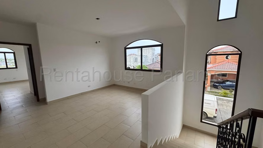 Vendo Casa a Estrenar Modelo Miranda en PH El Doral, Costa Sur 24-2108GG