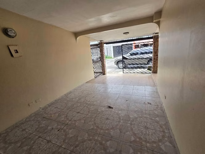 VENDO CASA ESQUINA ROMERAL CHANIS
