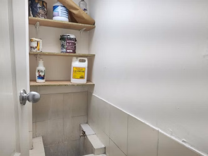 ALQUILER LOCAL COMERCIAL EN PLAZA CHANIS (DB)