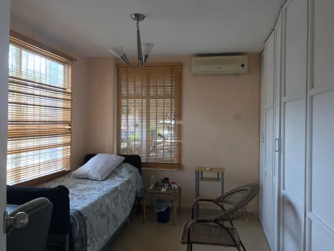 Para vivir o negocio, casa de 2 pisos ubicada en Villa de las Fuentes 2