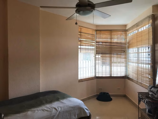 Para vivir o negocio, casa de 2 pisos ubicada en Villa de las Fuentes 2