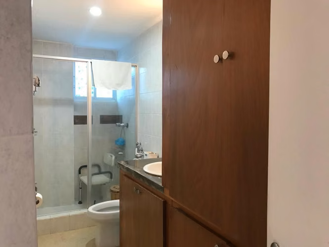 Para vivir o negocio, casa de 2 pisos ubicada en Villa de las Fuentes 2