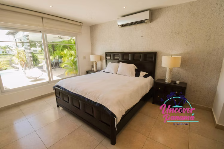 Casa moderna en venta en Bijao, Quarry Heights, Río Hato | Piscina  privada y bohío