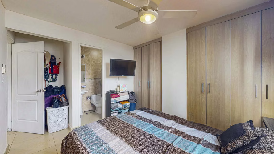 Venta de cómodo apartamento con acceso directo al Parque Omar en Green Point - Carrasquilla
