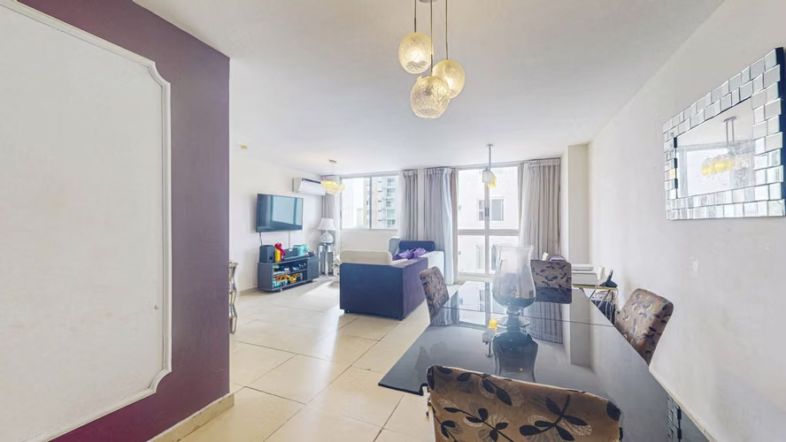 Venta de cómodo apartamento con acceso directo al Parque Omar en Green Point - Carrasquilla