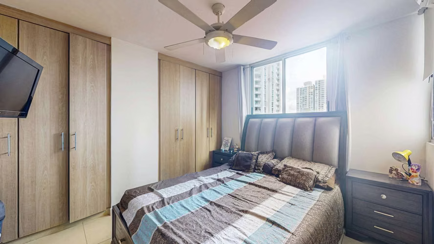 Venta de cómodo apartamento con acceso directo al Parque Omar en Green Point - Carrasquilla