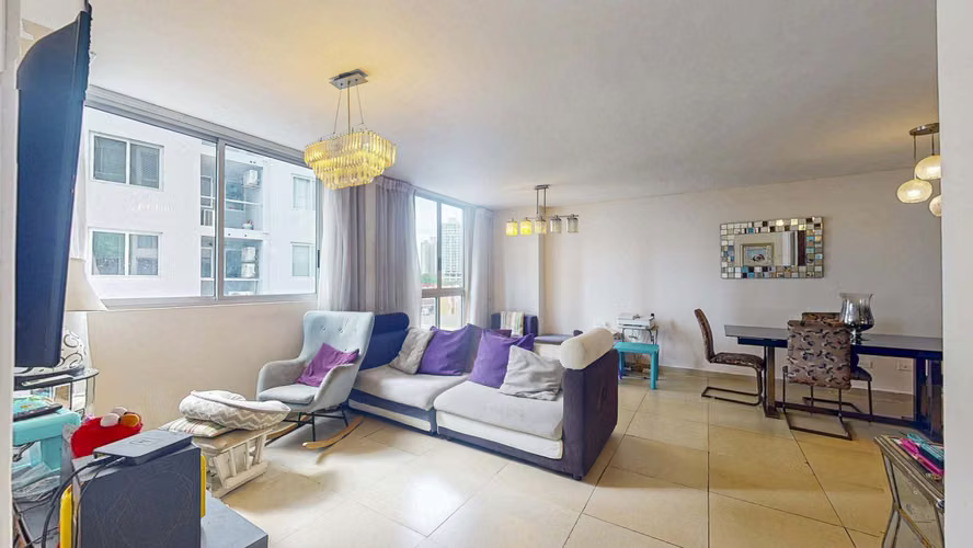 Venta de cómodo apartamento con acceso directo al Parque Omar en Green Point - Carrasquilla
