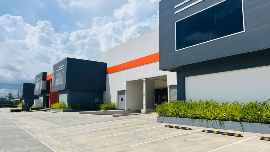 Bodegas en venta a pocos minutos del aeropuerto Tocumen ubicada en zonalibre