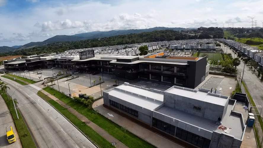 Se Alquila Local en Paseo Drive, Paseo del Norte Brisas del Golf