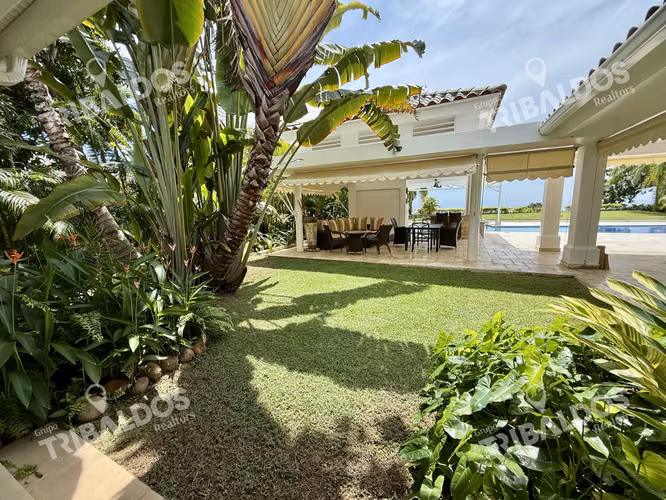 Venta de Casa en Bijao, con vista al mar
