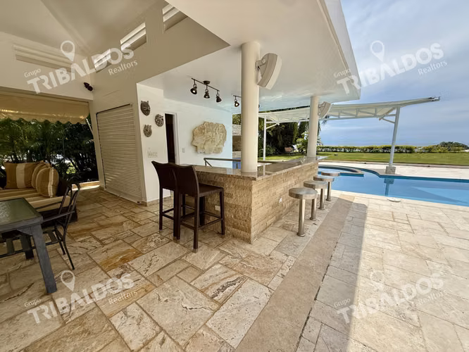 Venta de Casa en Bijao, con vista al mar