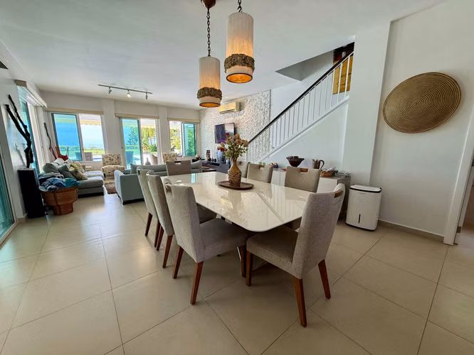 Venta de Casa en Bijao, con vista al mar