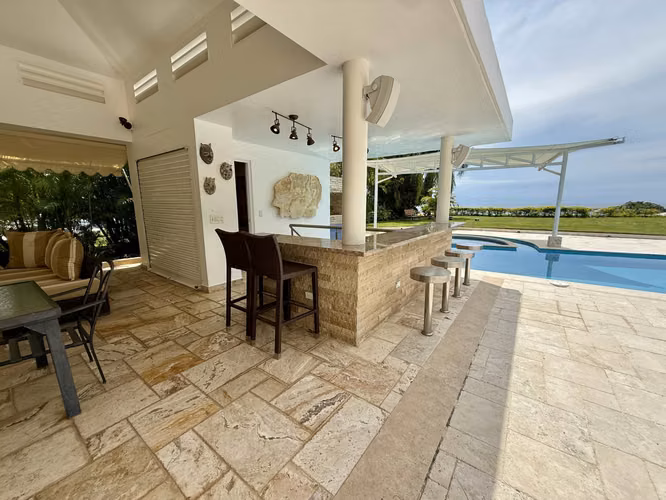 Venta de Casa en Bijao, con vista al mar