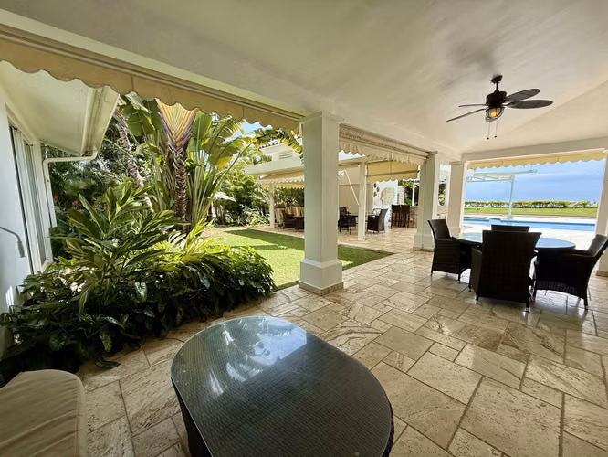 Venta de Casa en Bijao, con vista al mar
