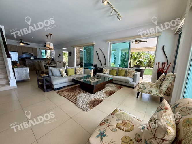 Venta de Casa en Bijao, con vista al mar