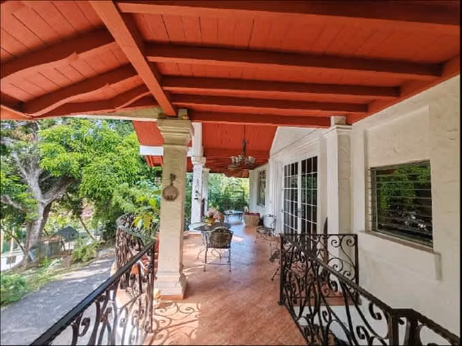 VENTA, BONITA CASA UNIFAMILIAR EN ALBROOK, MUY COMODA, GRAN TERRENO