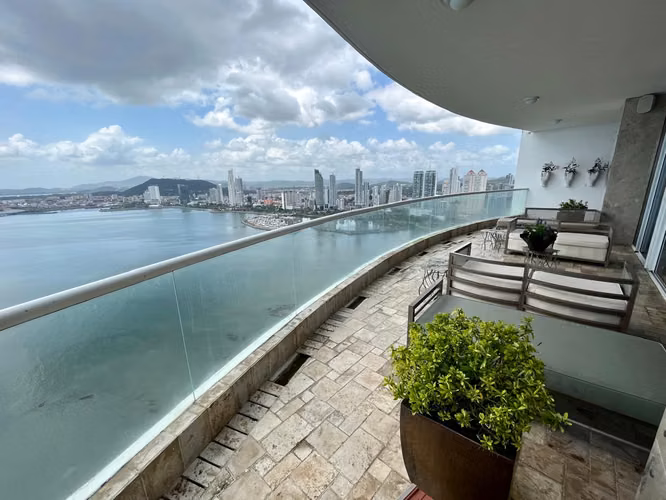 Se Vende Imponente apartamento en PH The Point - Punta Pacífica.