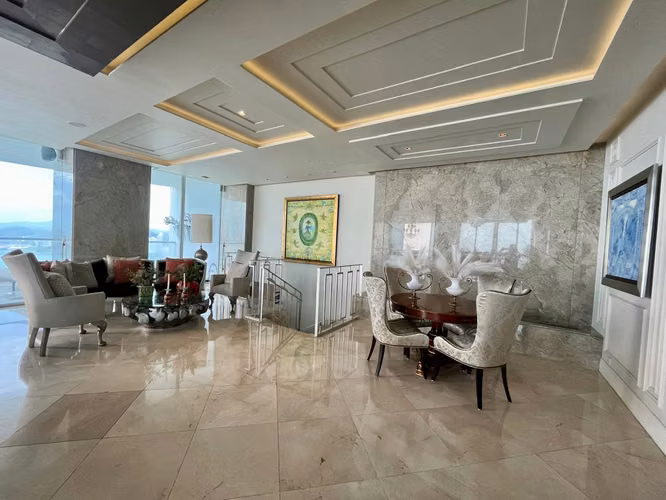 Se Vende Imponente apartamento en PH The Point - Punta Pacífica.