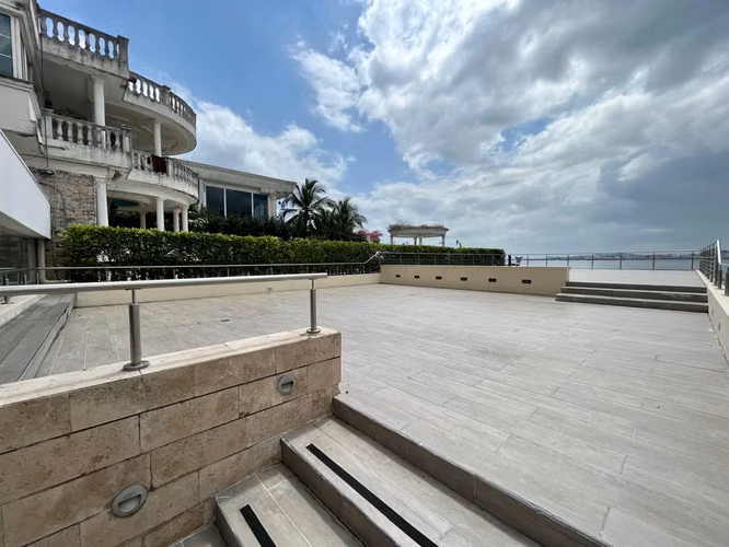 Se Vende Imponente apartamento en PH The Point - Punta Pacífica.