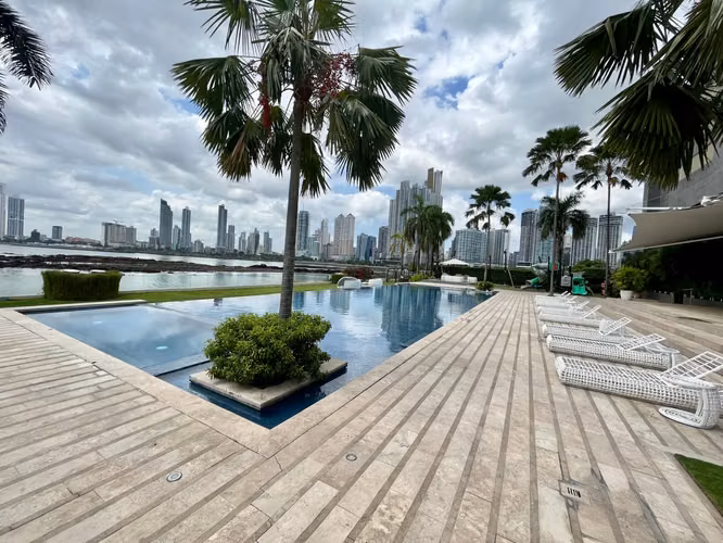 Se Vende Imponente apartamento en PH The Point - Punta Pacífica.