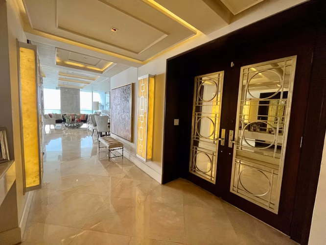 Se Vende Imponente apartamento en PH The Point - Punta Pacífica.