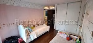 Venta de Apartamento con 145m2 San Francisco PH The Regent 26-3730SR