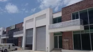 Venta de Bodega con 377m2 en Tocumen 25-4640SR