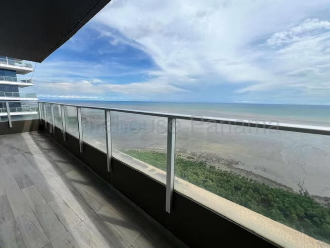 Vendo Apartamento Frente al Mar en PH Altamar del Este, Costa del Este 26-3079GG