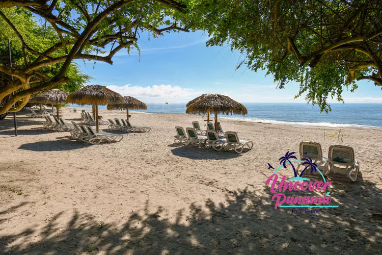 Se Vende Casa Adosada con Vista al Golf en Costa Blanca Golf & Villas (Decameron)  – $249,000