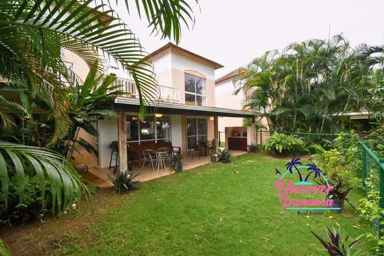 Se Vende Casa Adosada con Vista al Golf en Costa Blanca Golf & Villas (Decameron)  – $249,000