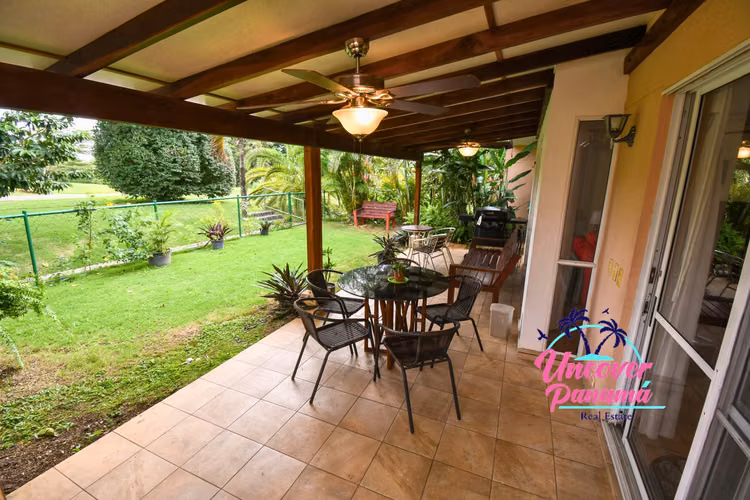 Se Vende Casa Adosada con Vista al Golf en Costa Blanca Golf & Villas (Decameron)  – $249,000