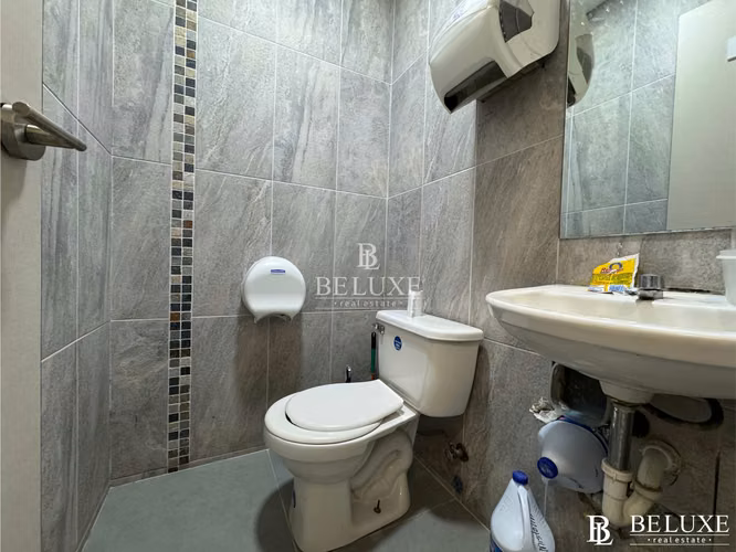 VENTA DE LOCAL COMERCIAL EN PREMIER PLAZA, BRISAS DEL GOLF (9)
