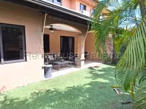 Venta de Casa con 230m2 en Versalles PH Versalles I 26-2093SR