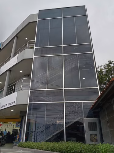 LA CHORRERA PLAZA MITSUE ALQUILA VIDRIO PARA ESPACIO PUBLICITARIO