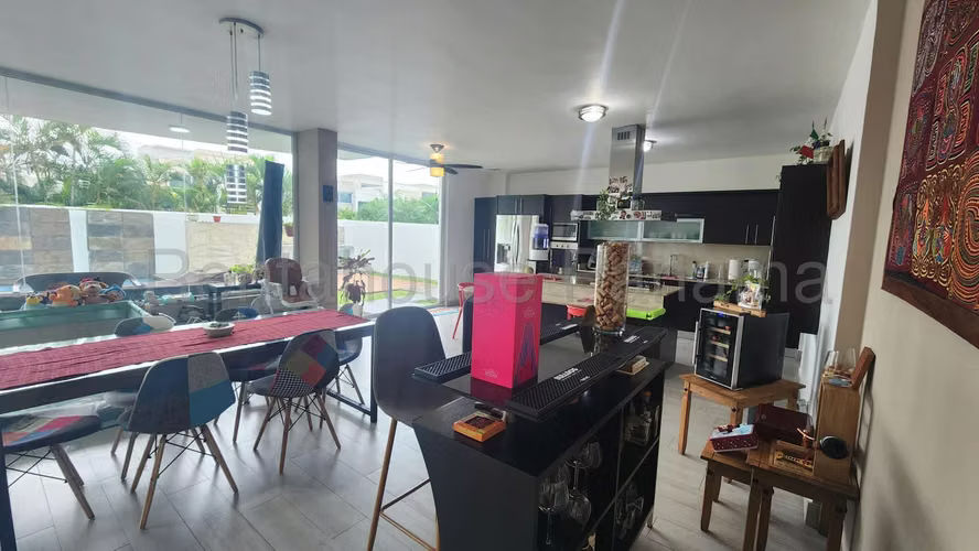 Venta de Casa en Costa Sur Costa Esmeralda Mts2: 445 PD