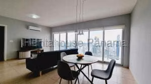 Venta de Apartamento con 110m2 en Avenida Balboa PH Warters On The Bay SR