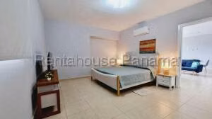 Venta de Apartamento con 110m2 en Avenida Balboa PH Warters On The Bay SR