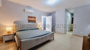 Venta de Apartamento con 110m2 en Avenida Balboa PH Warters On The Bay SR