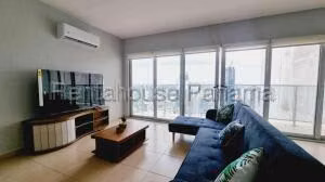 Venta de Apartamento con 110m2 en Avenida Balboa PH Warters On The Bay SR