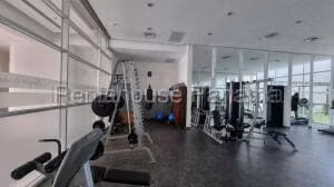 Venta de Apartamento con 110m2 en Avenida Balboa PH Warters On The Bay SR