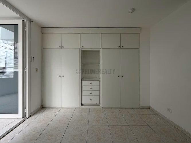 Apartamento en alquiler en San Francisco Panamá – 134 m², amoblado y con doble balcón