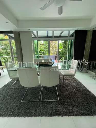Casa A La Venta | Residencia de Lujo en Albrook con Piscina Privada | Rodeada de Naturaleza