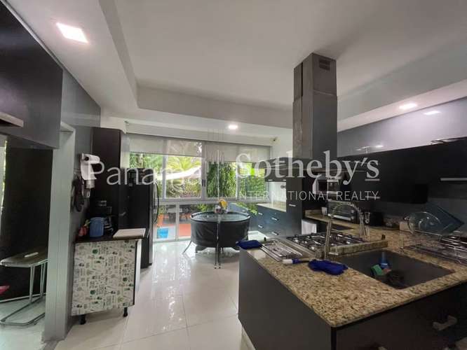 Casa A La Venta | Residencia de Lujo en Albrook con Piscina Privada | Rodeada de Naturaleza