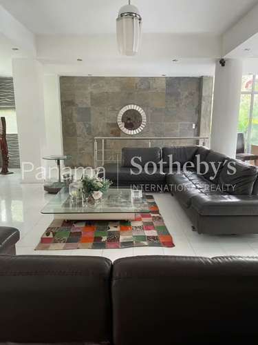 Casa A La Venta | Residencia de Lujo en Albrook con Piscina Privada | Rodeada de Naturaleza