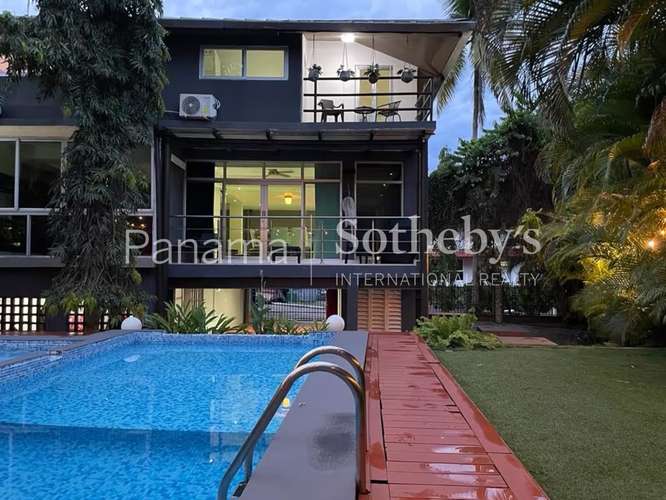 Casa A La Venta | Residencia de Lujo en Albrook con Piscina Privada | Rodeada de Naturaleza